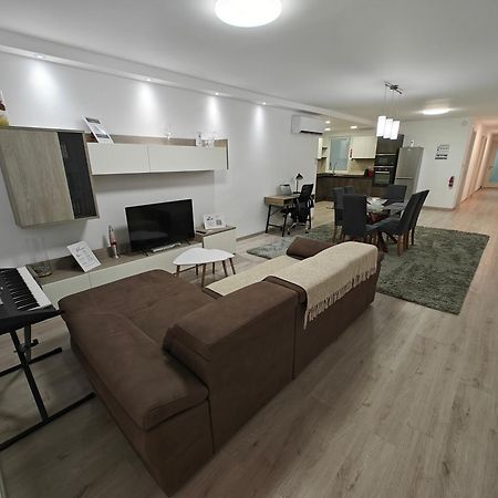 Modern Apartment With Large Outdoor Area - Sleeps 7, Close To Malta International Airport Ħal Ħal Luqa Extérieur photo