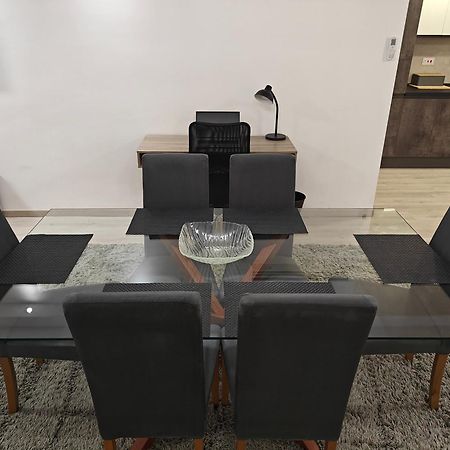 Modern Apartment With Large Outdoor Area - Sleeps 7, Close To Malta International Airport Ħal Ħal Luqa Extérieur photo