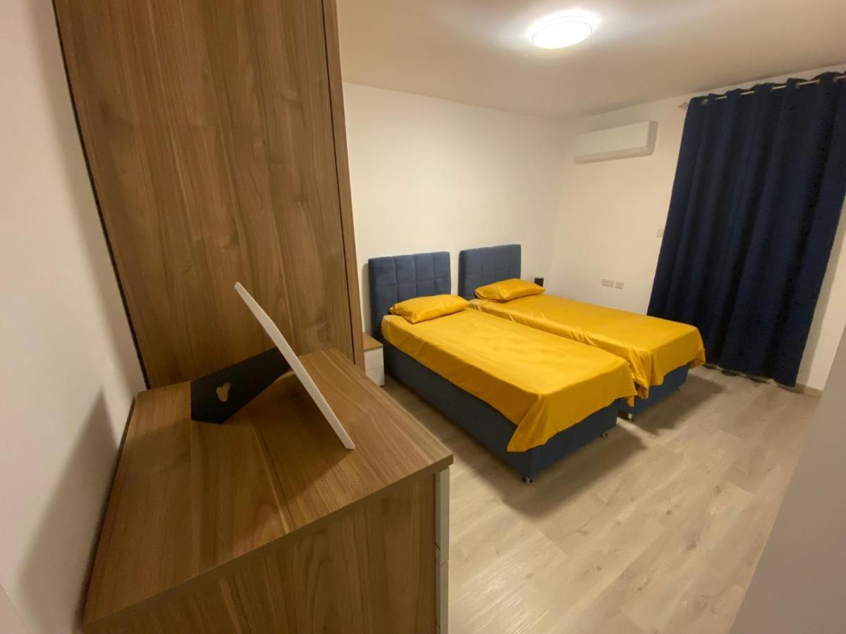 Modern Apartment With Large Outdoor Area - Sleeps 7, Close To Malta International Airport Ħal Ħal Luqa Extérieur photo