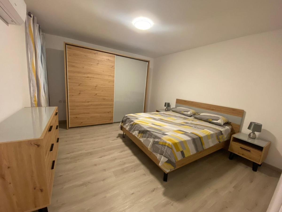 Modern Apartment With Large Outdoor Area - Sleeps 7, Close To Malta International Airport Ħal Ħal Luqa Extérieur photo
