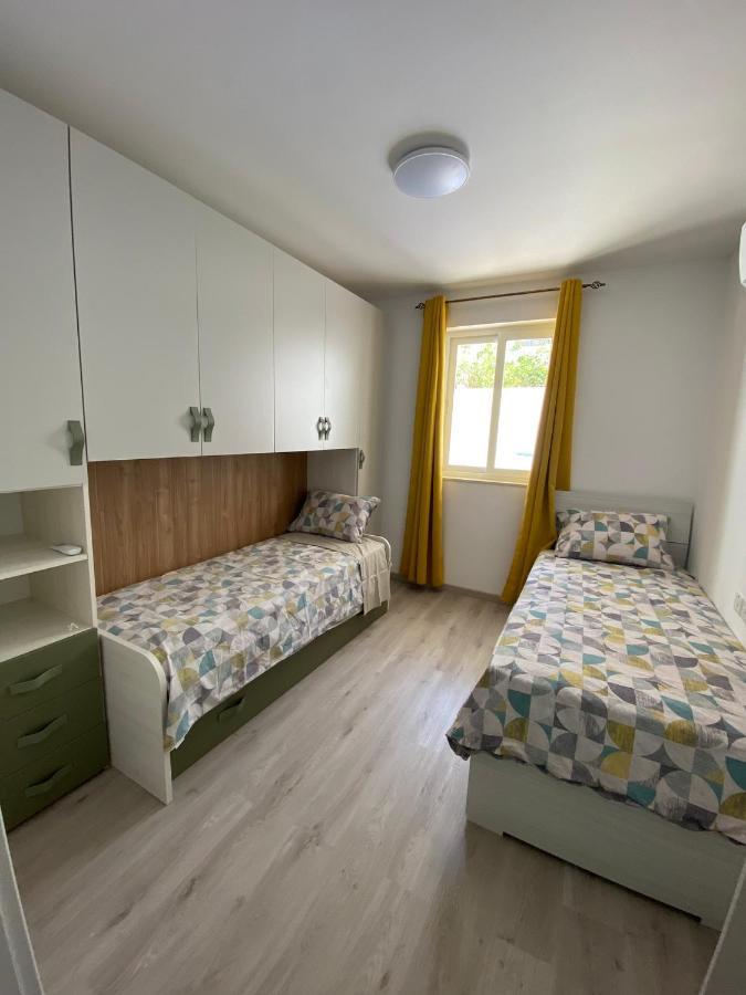 Modern Apartment With Large Outdoor Area - Sleeps 7, Close To Malta International Airport Ħal Ħal Luqa Extérieur photo