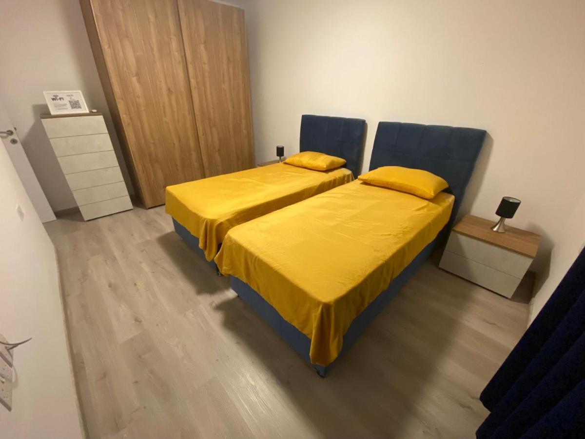 Modern Apartment With Large Outdoor Area - Sleeps 7, Close To Malta International Airport Ħal Ħal Luqa Extérieur photo